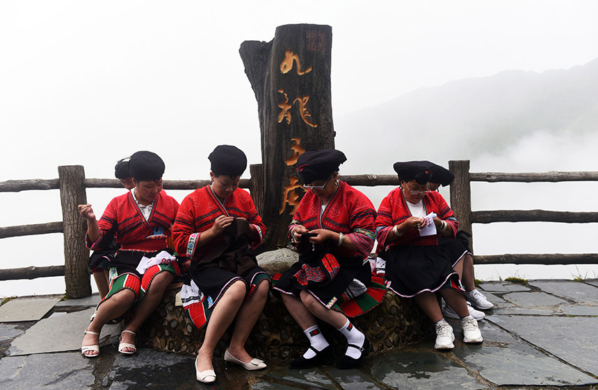 廣西龍勝：展“非遺”秀美景