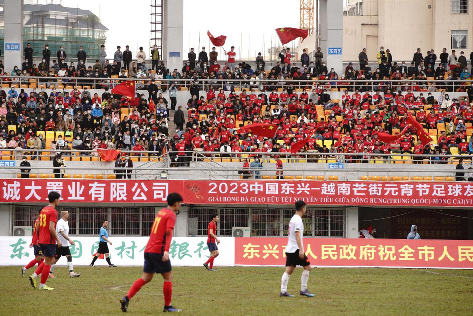 時隔三年 中國東興與越南芒街再次以球會友共度元宵_fororder_圖片7