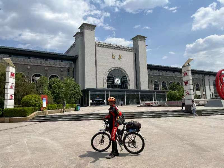 71歲退休老兵騎行長征路 45天由瑞金到延安_fororder_圖片4
