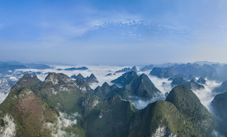 廣西鳳山：雲霧繚繞“峰”景美_fororder_圖片1_副本