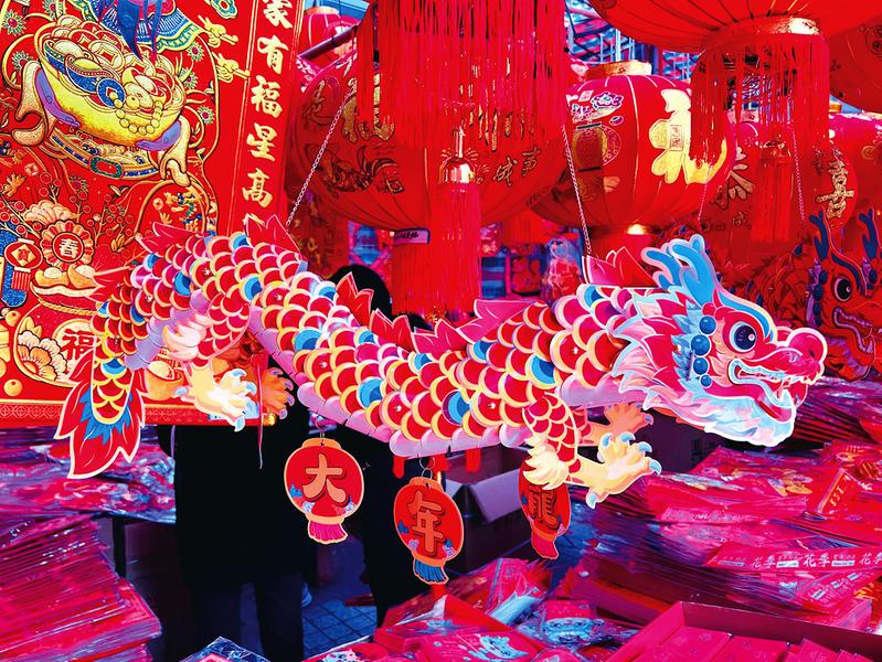 年貨飾品開賣 邕城“龍”味漸濃