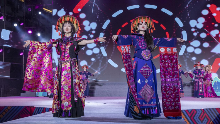廣西環江首屆中國毛南族民俗風情之夜精彩紛呈_fororder_圖片3