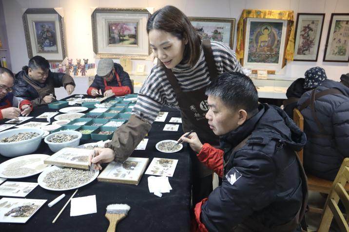 以地方特色産業為沃土 廣西因地制宜推進殘障人士有效就業_fororder_20231224_153058