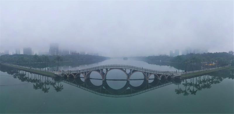 雨霧攜手登場 南寧變“雲中仙境”