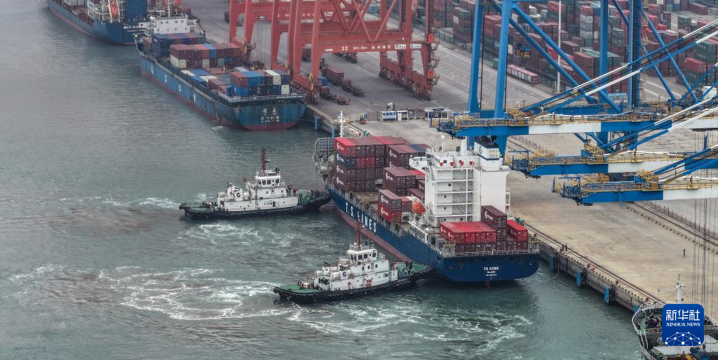 今年前兩月西部陸海新通道鐵海聯運班列運輸貨物13.2萬標箱