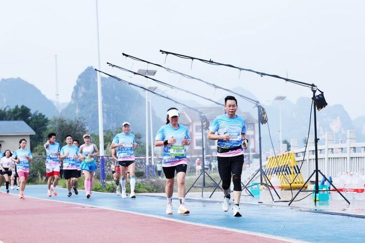 2024武宣半馬開跑 五千名選手用腳步丈量“仙城”之美_fororder_20240324_151551