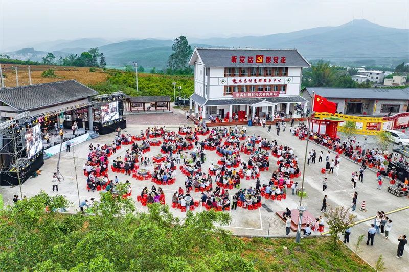 【潮起三月三】廣西象州：妙皇三月三茶旅文化活動點“燃”鄉村旅遊新爆點_fororder_千人共飲妙皇茶宴現場 仇週游 攝