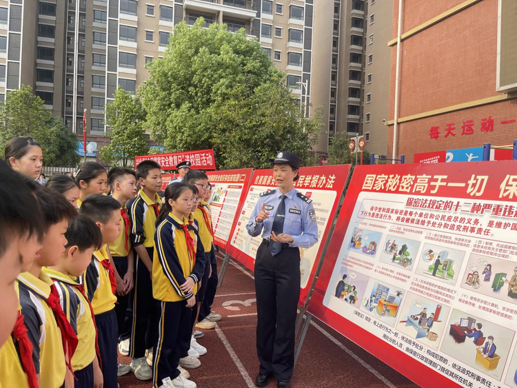 廣西興業縣開展“全民國家安全教育日”進校園活動_fororder_圖片2
