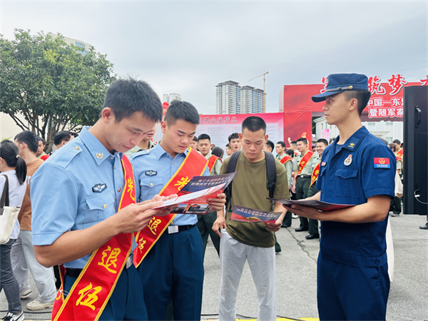 廣西舉辦退役軍人暨隨軍家屬專場招聘會 提供4000多個就業崗位_fororder_圖片4