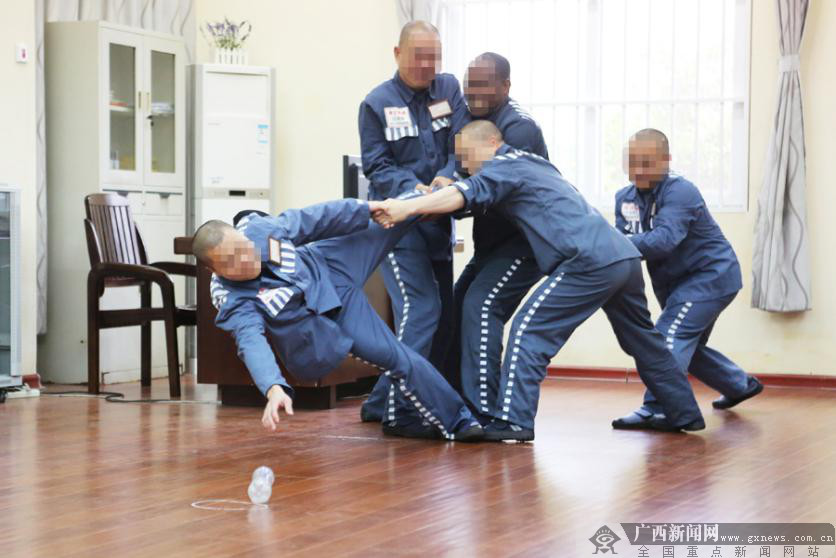 南寧監獄創新開展團體心理輔導 促進罪犯改造(圖)