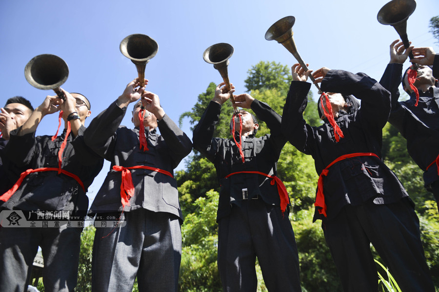 【已調整】龍勝瑤族同胞歡度“曬衣節” 吸引中外遊客