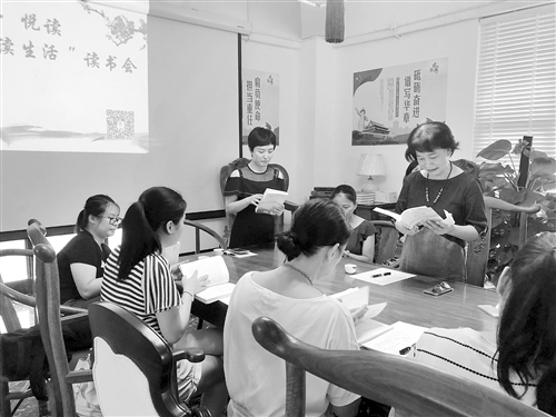 【ChinaNews帶圖列表】青秀區圖書館創新服務模式 “悅讀生活”讀書會啟動 【ChinaNews帶圖列表】青秀區圖書館創新服務模式 “悅讀生活”讀書會啟動