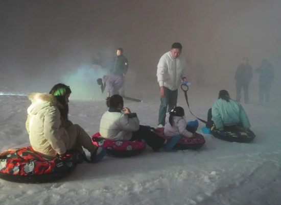 玉舍雪山滑雪場：多彩活動迎元旦 節日氛圍別樣濃