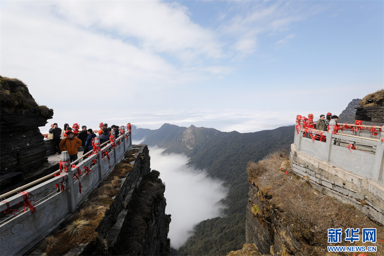 貴州梵凈山：春日雲海霧凇如畫卷