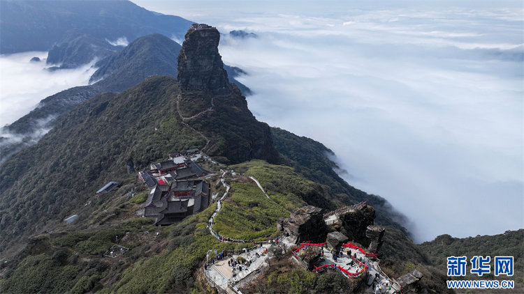 貴州梵凈山：春日雲海霧凇如畫卷