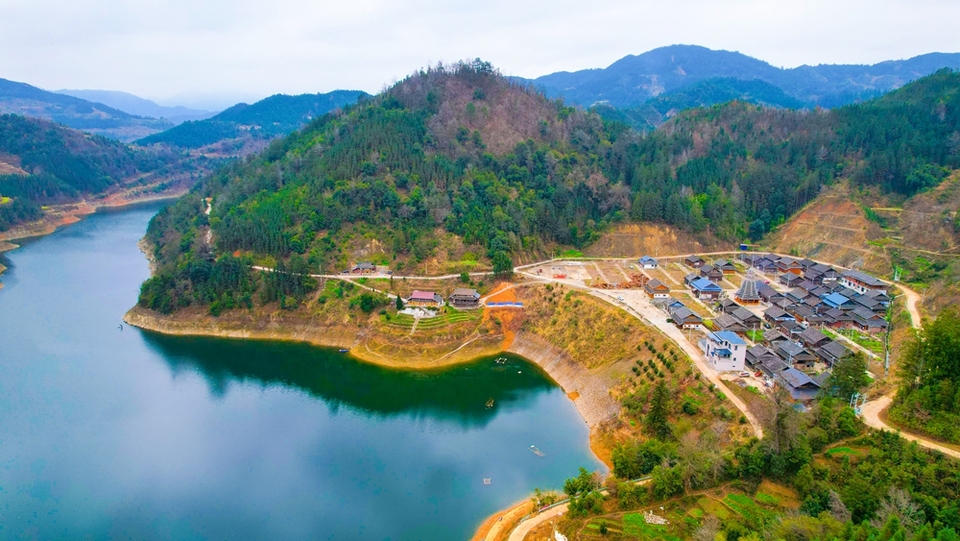 貴州黎平：守護綠水青山 苗侗山鄉綻放生態美_fororder_初春時節的呂孖村（雙江鎮人民政府供）