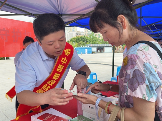 郵儲銀行貴州省分行“花式”宣傳築牢“防護墻”