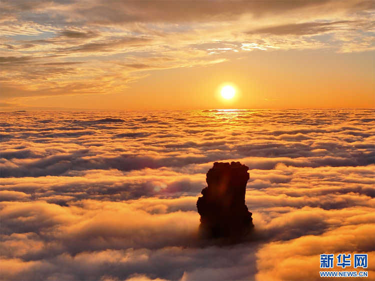 貴州梵凈山：深秋夕陽絢麗如畫