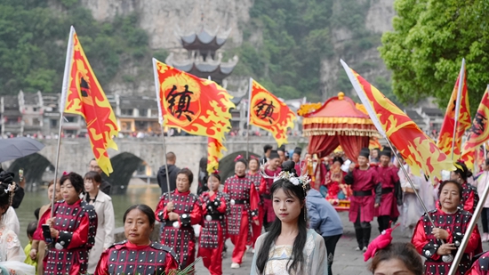 貴州鎮遠：非遺活化煥新顏  文旅融合譜新篇_fororder_龍神嫁妹巡遊 (5).JPG