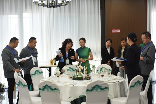 第十屆全國飯店職業技能競賽暨首屆“萬峰林”杯貴州好食材特色美食大賽在興義舉行