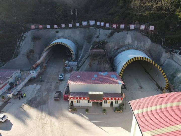 來自安盤高速建設工地的報道 | 暢聯雲貴“岩峰洞”