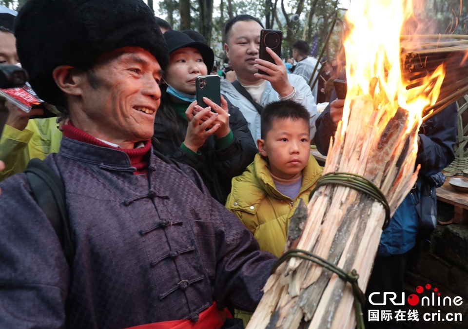 貴州丹寨：苗族同胞身著盛裝 載歌載舞歡慶“祭尤節”