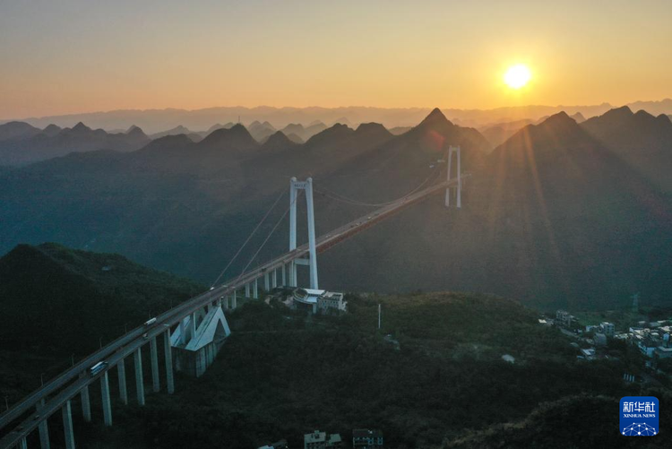 壩陵河大橋的清晨與黃昏