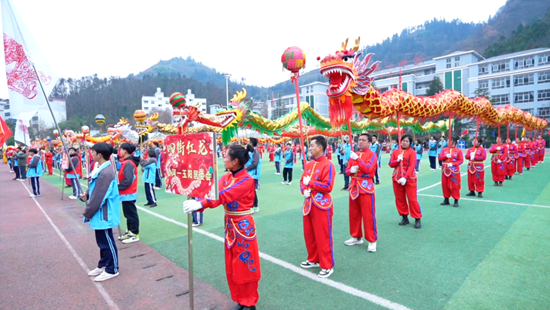 貴州盤州：舞龍鬧新春 古城街頭年味濃