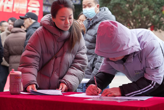 六盤水市六枝特區舉辦東西部勞務協作招聘會  為求職者“搭橋引路”