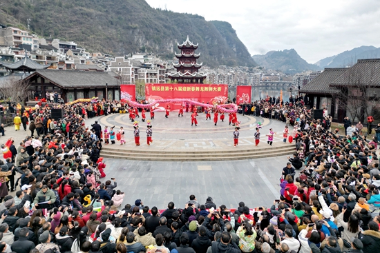 貴州鎮遠：龍獅舞韻鬧元宵 非遺薪火共傳承