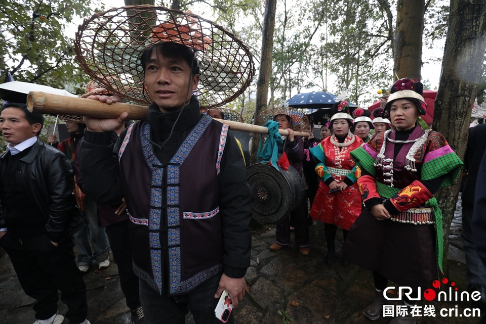 貴州丹寨：苗族同胞身著盛裝 載歌載舞歡慶“祭尤節”