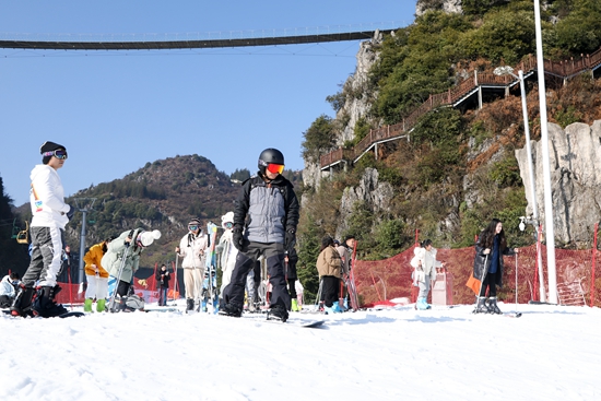 貴州六盤水梅花山國際滑雪場開啟2024-2025年度滑雪季