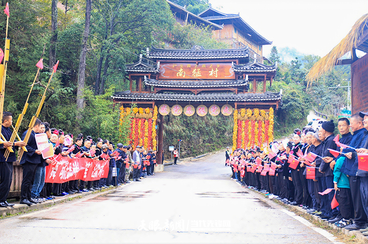 環雷公山騎行 在中國鄉村旅遊1號公路飛馳