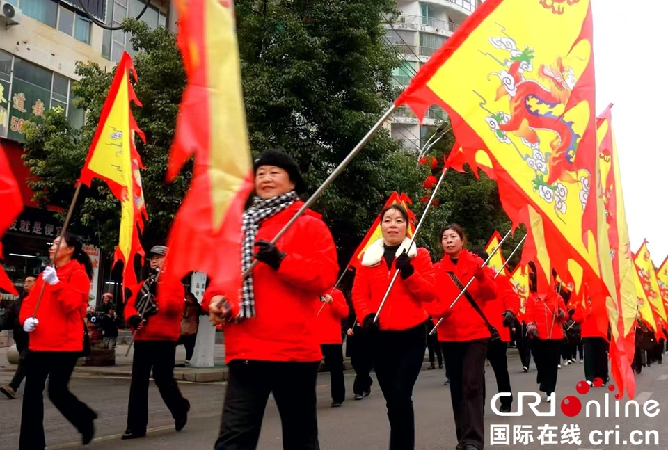 六盤水市六枝特區：歡天喜地鬧元宵 市民共賞文化盛宴