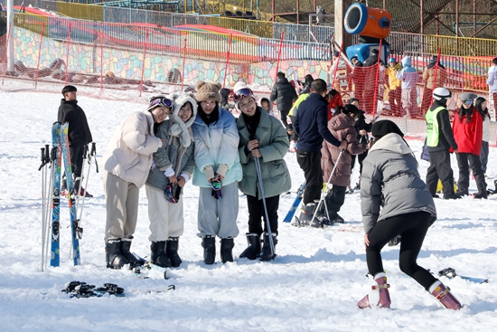 貴州六盤水梅花山國際滑雪場開啟2024-2025年度滑雪季