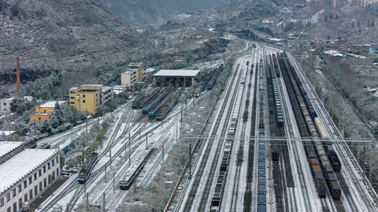 貴州鐵路部門全力迎戰2025年首次降雪