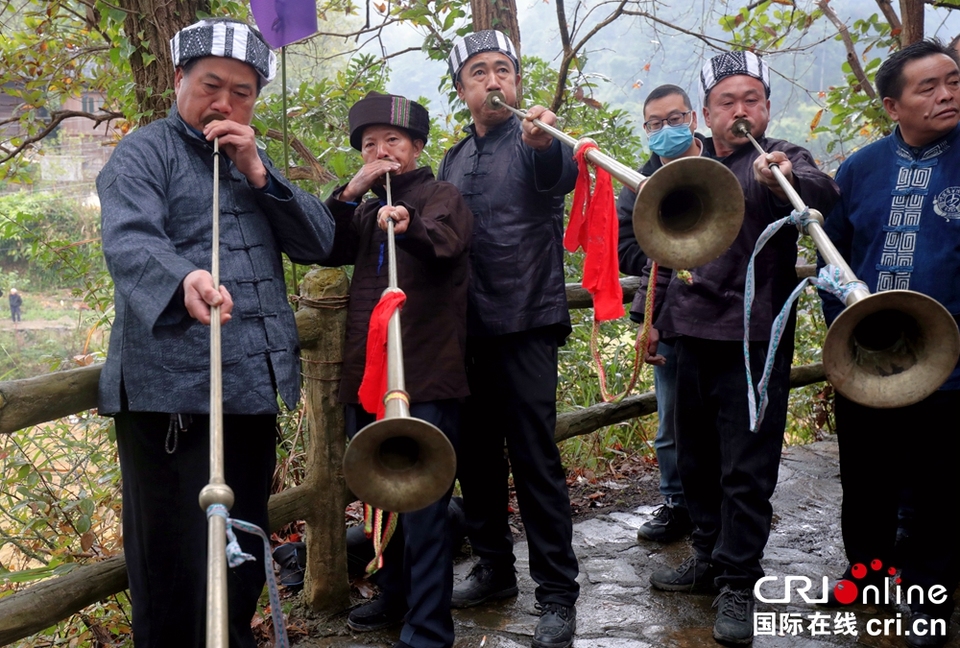 貴州丹寨：苗族同胞身著盛裝 載歌載舞歡慶“祭尤節”