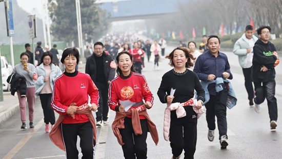 跑出新年精氣神 貴州修文舉辦2025年幹部群眾健跑迎新活動