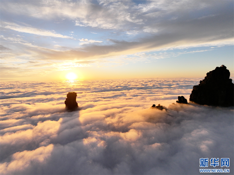 貴州梵凈山：深秋夕陽絢麗如畫