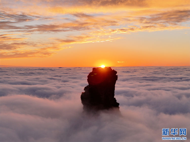 貴州梵凈山：深秋夕陽絢麗如畫