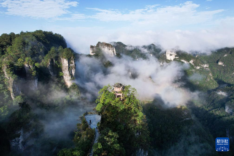 貴州施秉：雲臺山雲海美如畫