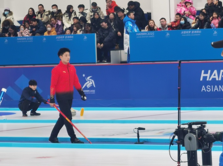 男子冰壺循環賽中國隊首戰告捷 費學清完美完成亞冬會首秀