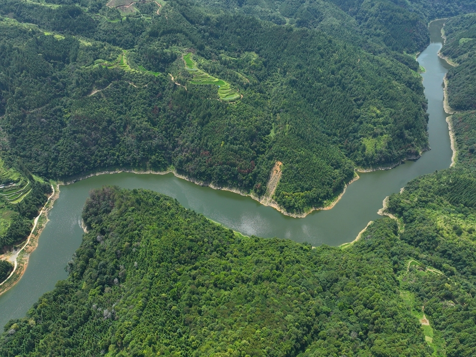 貴州黎平：守護綠水青山 苗侗山鄉綻放生態美_fororder_雙江兩岸的自然風光 (吳光輝攝) 