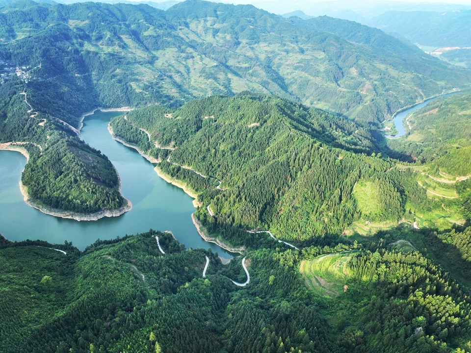 貴州黎平：守護綠水青山 苗侗山鄉綻放生態美_fororder_雙江兩岸的生態屏障（吳光輝攝） 