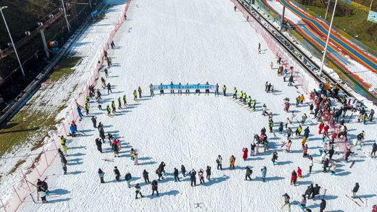 貴州六盤水梅花山國際滑雪場開啟2024-2025年度滑雪季