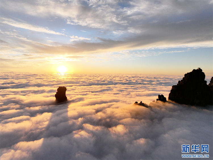 貴州梵凈山：深秋夕陽絢麗如畫