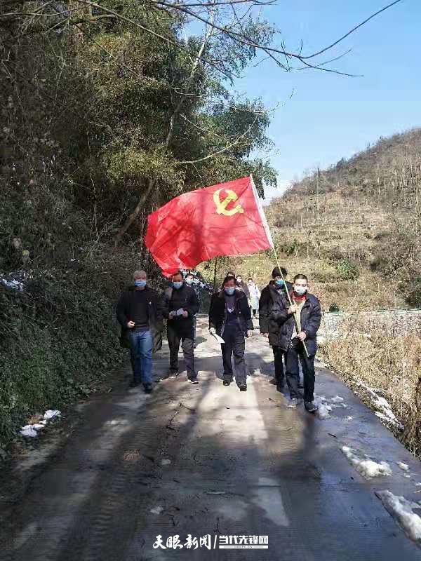 （市州）黨員幹部築堡壘 黨旗飄揚在前線