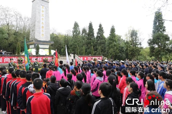 貴州福泉舉行祭掃革命烈士活動