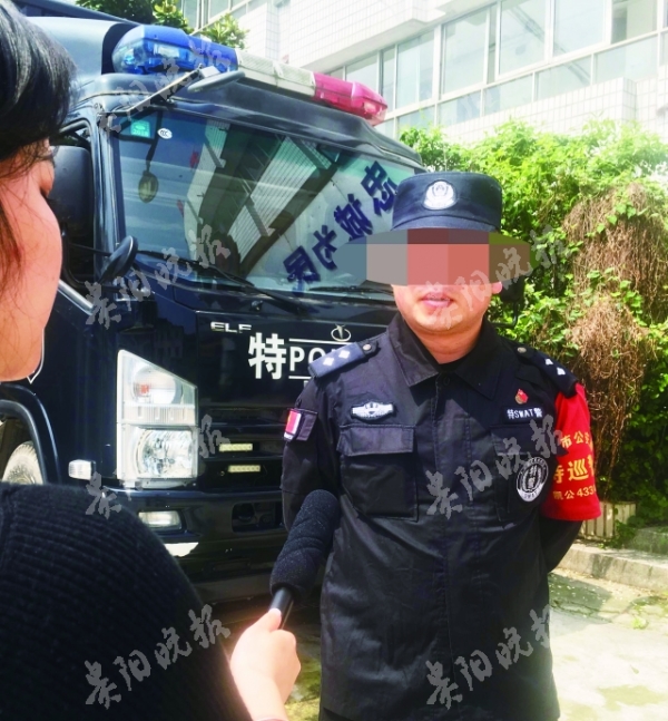 （社會）民警吃個早餐 隨手抓了兩賊