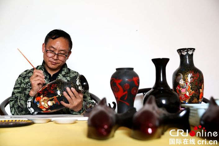 貴州大方：彝族老人30餘年的漆器傳承之路